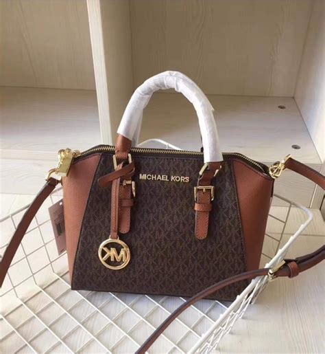 michael kors ciara tasche preis|Ciara Medium Signature Logo Messenger Bag .